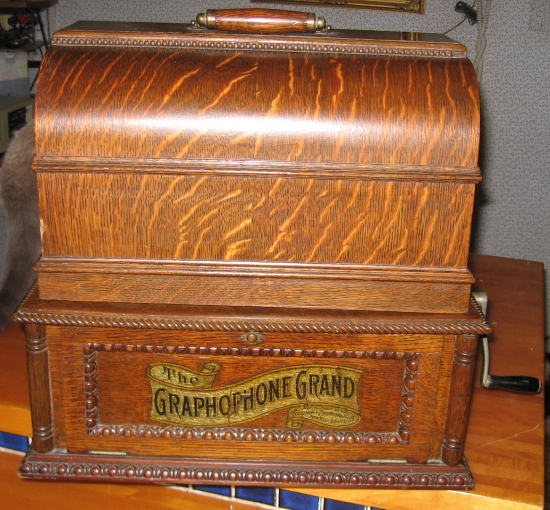 Graphophone Grand, front view