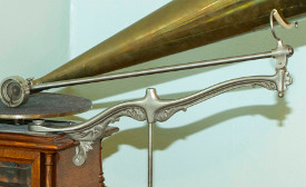 Zonophone support arm