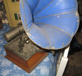 Puck phonograph 